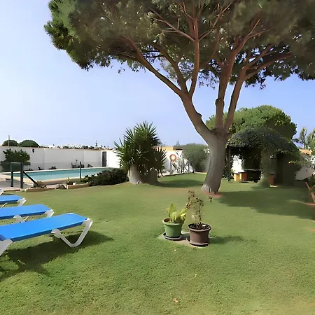 Con Piscina Privada Y Barbacoa Solo Familias Holiday home